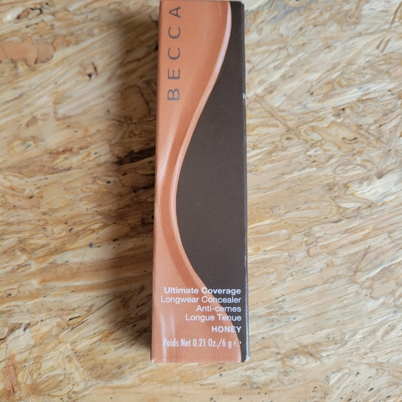 Becca Ultimate Coverage Concealer in Honey - Picture 3 of 4
